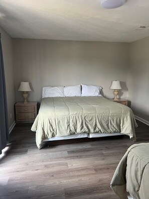 1 室のベッドルーム、アイロン / アイロン台、ベッドシーツ