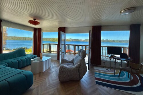 Lakefront House w/ Panoramic Views, Balcony & Dock