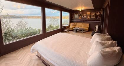 Merlot Manor- Stunning Views & a Unique Design