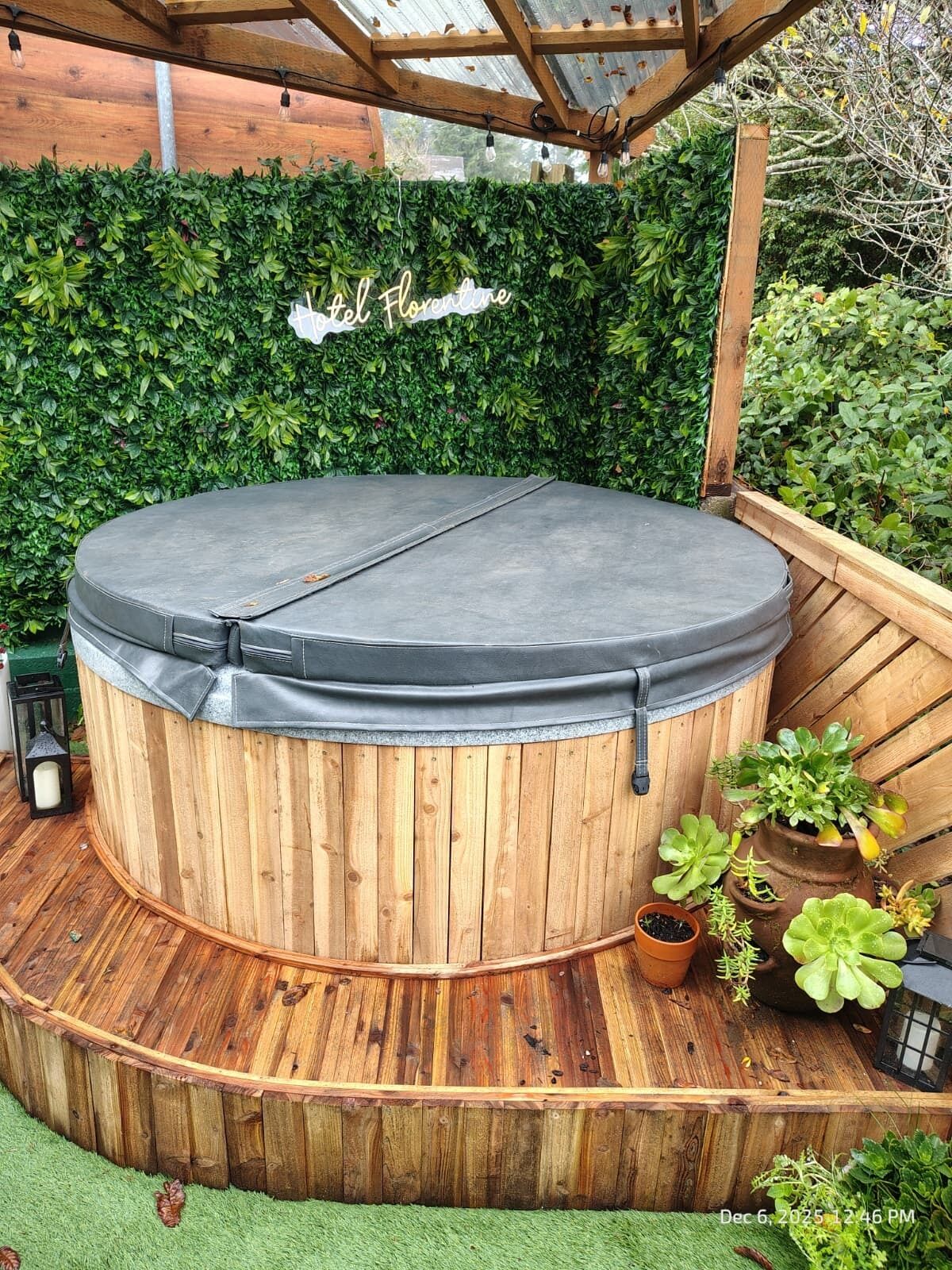 Outdoor spa tub