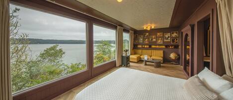 1 habitación, tabla de planchar con plancha y cuna de viaje