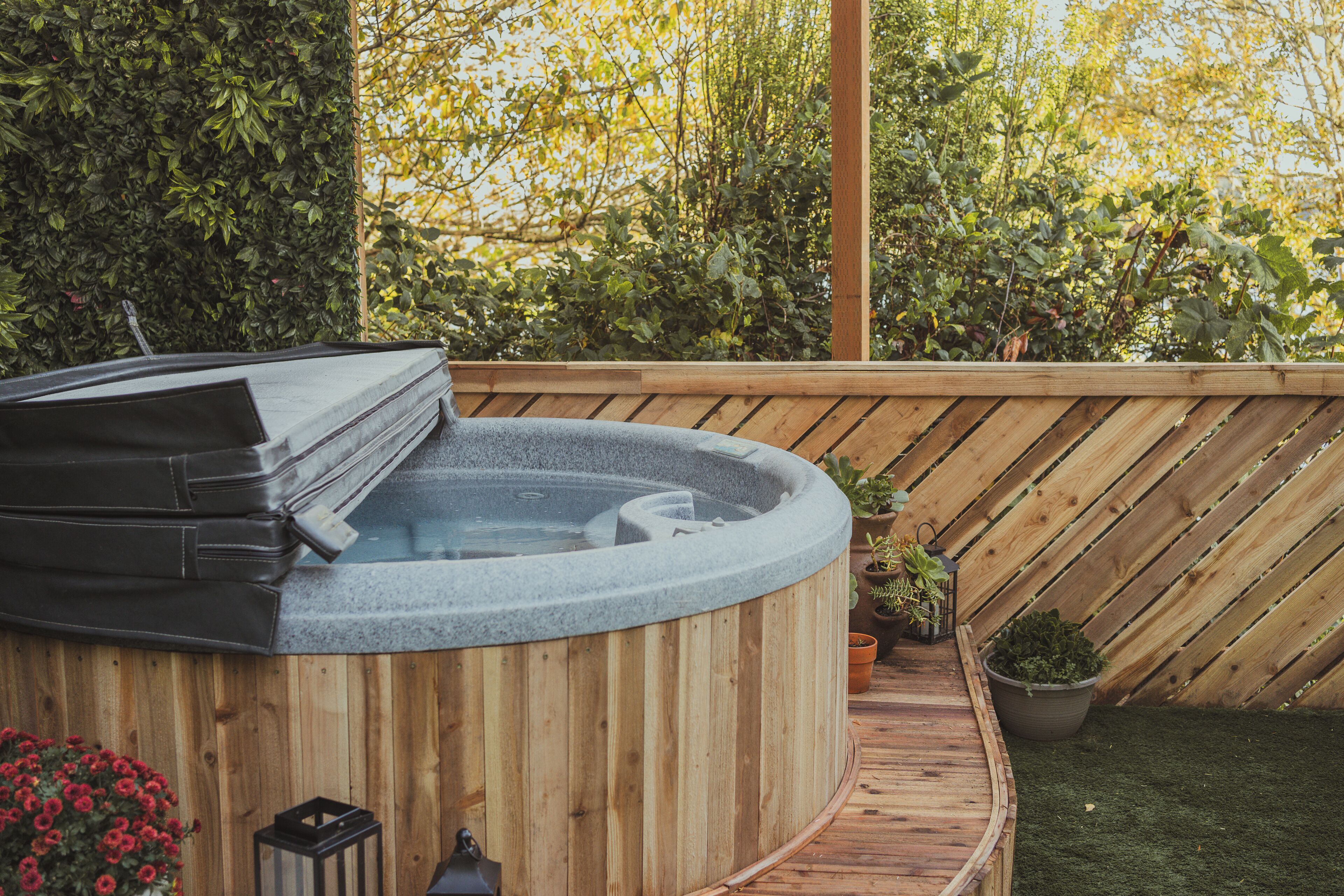 Outdoor spa tub