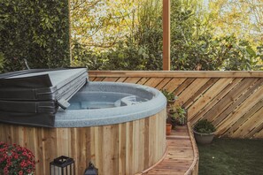 Bain à remous extérieur