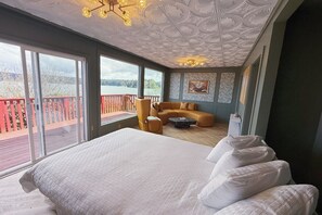 1 bedroom - One of a Kind Lakefront Cabin w/ deck & boat ramp (Westlake)