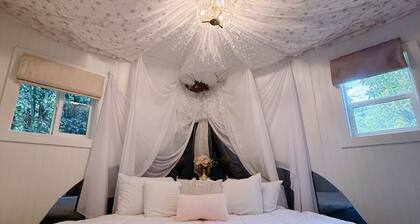 Romantic Cabin w/ Panoramic View