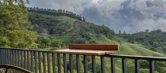 Stunning view house in Monteverde and reforestation project.