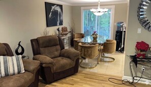 Interior - 3-bedroom cozy home  in wonderful Selden , Great location close to all. (Selden)