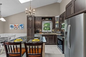 Fridge, microwave, oven, dishwasher - Cheryl House - We Love Doggies - Mid Town Location (Wilmington)