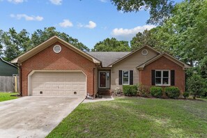 Exterior - Cheryl House - We Love Doggies - Mid Town Locatio (Wilmington)