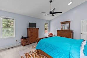 3 bedrooms, iron/ironing board, Internet