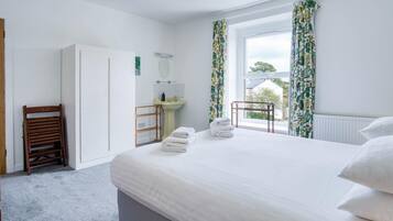 5 makuuhuonetta, silitysrauta/-lauta, Wi-Fi, vuodevaatteet