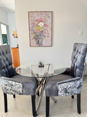 Dining - Charming Peaceful Hilton 2-Bed Home (Pietermaritzburg)