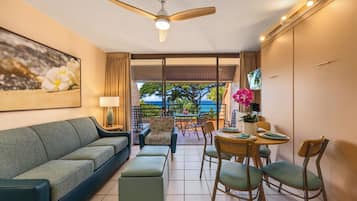 Classic Condo, 1 Bedroom, Lanai, Ocean View | Living area