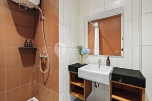 Apartment, 1 Schlafzimmer, Stadtblick | Badezimmer | Kostenlose Toilettenartikel, Haartrockner, Bidet, Handtücher