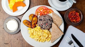 Desayuno completo incluido todos los días