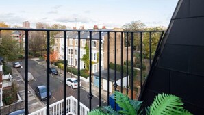 Unclassified image, 3 of 18, button - Lenna Gdns 2 Bed by Interhome (London West End)