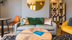 Unclassified image, 4 of 18, button - Lenna Gdns 2 Bed by Interhome (London West End)