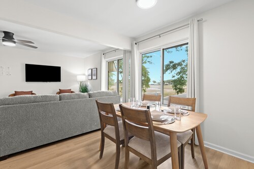 Charming 1BR Upper Flat in the Heart of Royal Oak