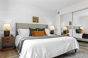 1 habitación, escritorio, tabla de planchar con plancha y wifi