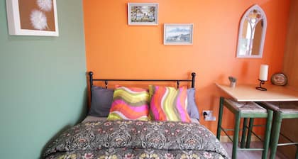 Georgias Gate Studio Cottage - Sleeps 4 & Pets Ok