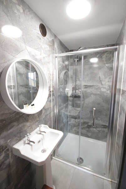 Georgias Gate Studio Cottage - Sleeps 4 & Pets Ok