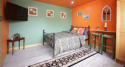 Georgias Gate Studio Cottage - Sleeps 4 & Pets Ok