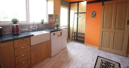 Georgias Gate Studio Cottage - Sleeps 4 & Pets Ok