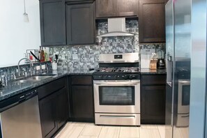 Mikrowelle, Ofen, Herdplatte, Geschirrspüler