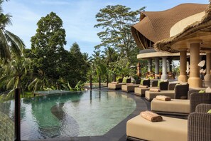 4 utendørsbassenger