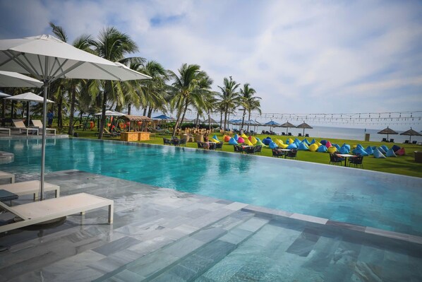 2 piscines extérieures