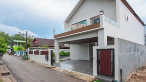 ด้านหน้าที่พัก