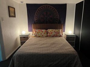 1 bedroom, desk, free WiFi, bed sheets