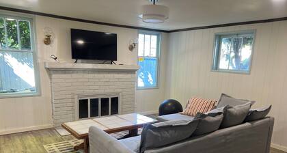 1 Bdrm; Walk to beach; Under 2 miles to hospitals, universities & downtown