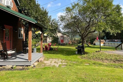Woodview Retreat 3-bedroom Chalet in charming Cooperstown with Pool