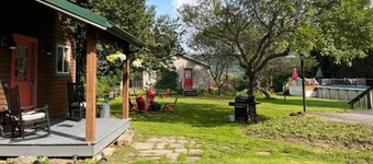 Woodview Retreat 3-bedroom Chalet in charming Cooperstown with Pool
