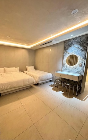 Deluxe Twin Room, City View