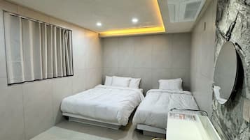 Deluxe Twin Room, City View | Blackout drapes, free WiFi