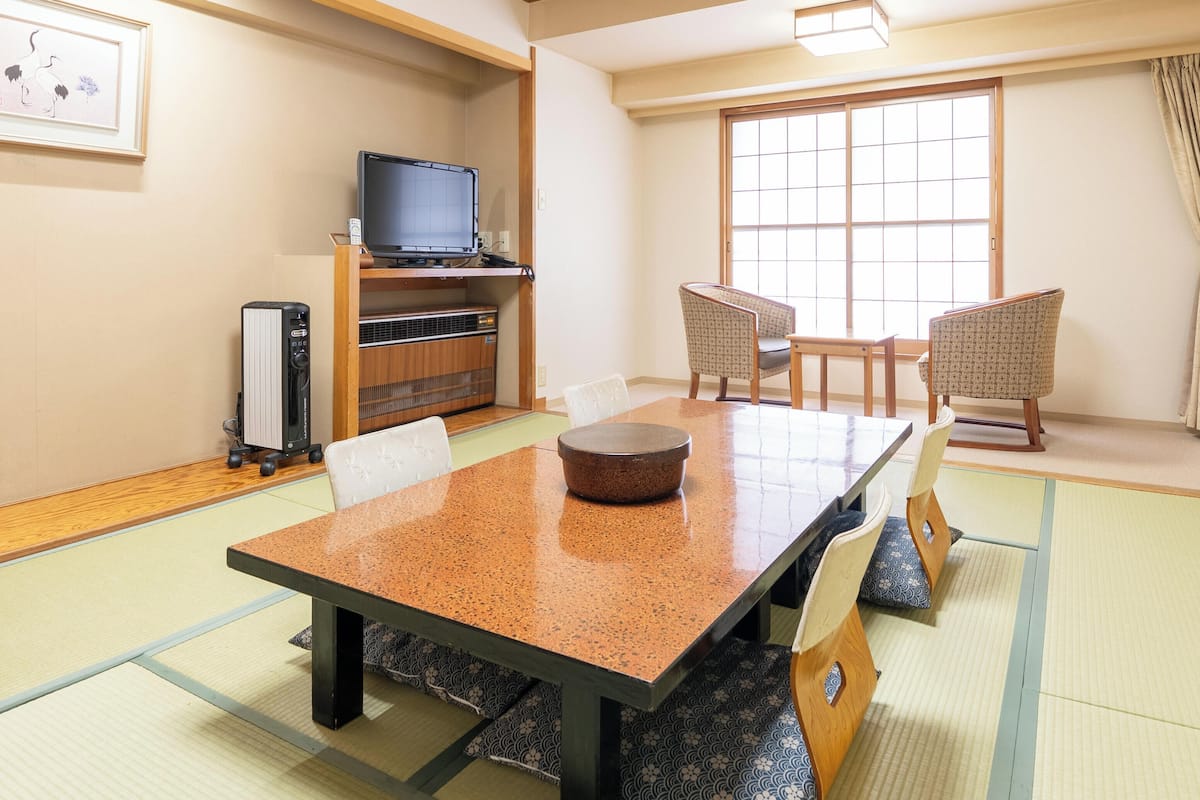 Rom i japansk stil, ikke-røyk (Standard, Shower, Ski Rental, Shuttle) | Wi-fi (inkludert)