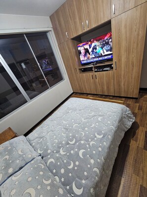 2 habitaciones, tabla de planchar con plancha, wifi y ropa de cama 