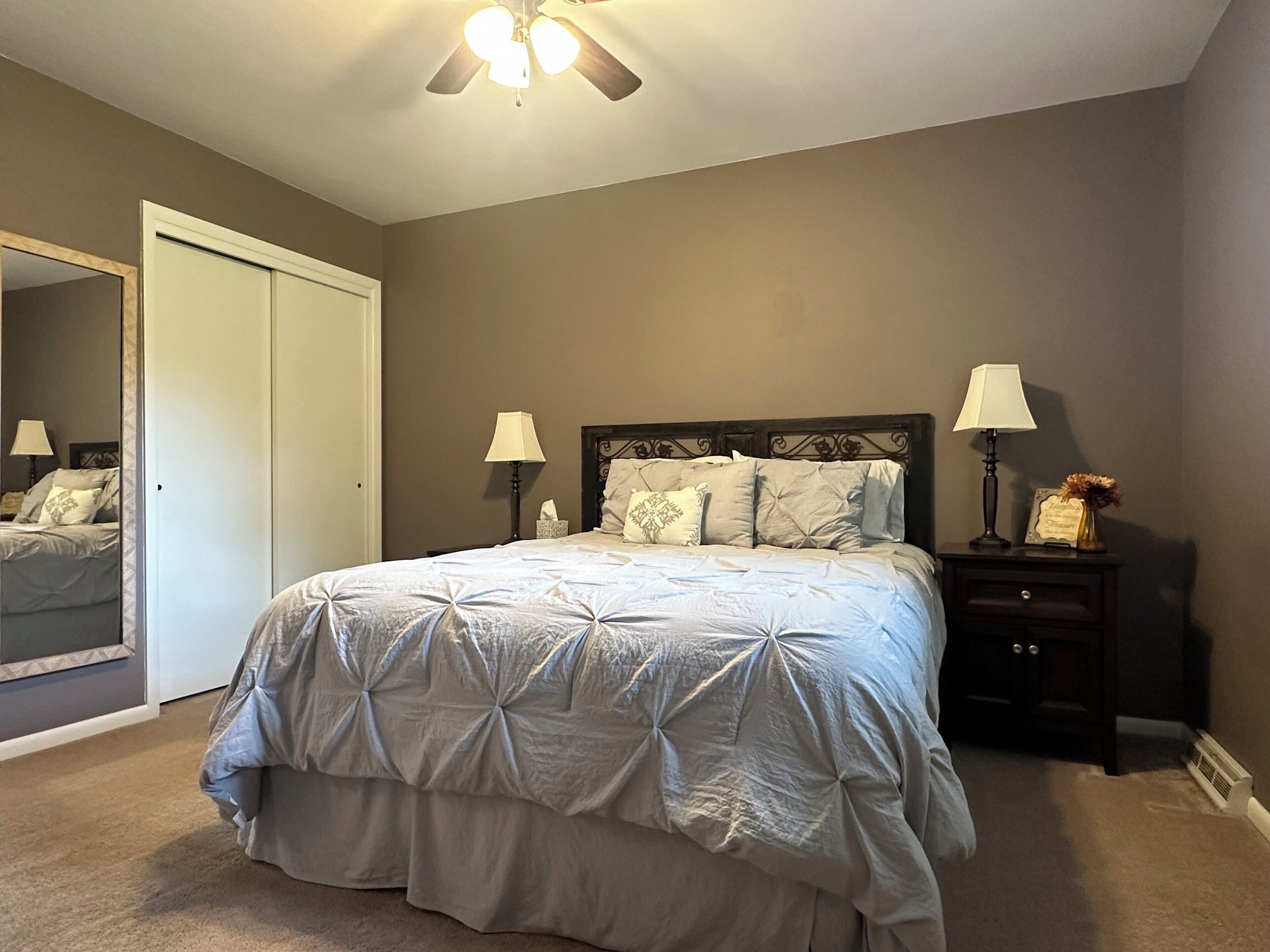 3 slaapkamers, een strijkplank/strijkijzer, reisbedje, gratis wifi