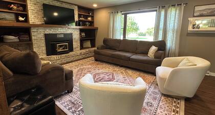 Charming 3-bedroom Country Cottage in Beautiful Brownsburg, IN!