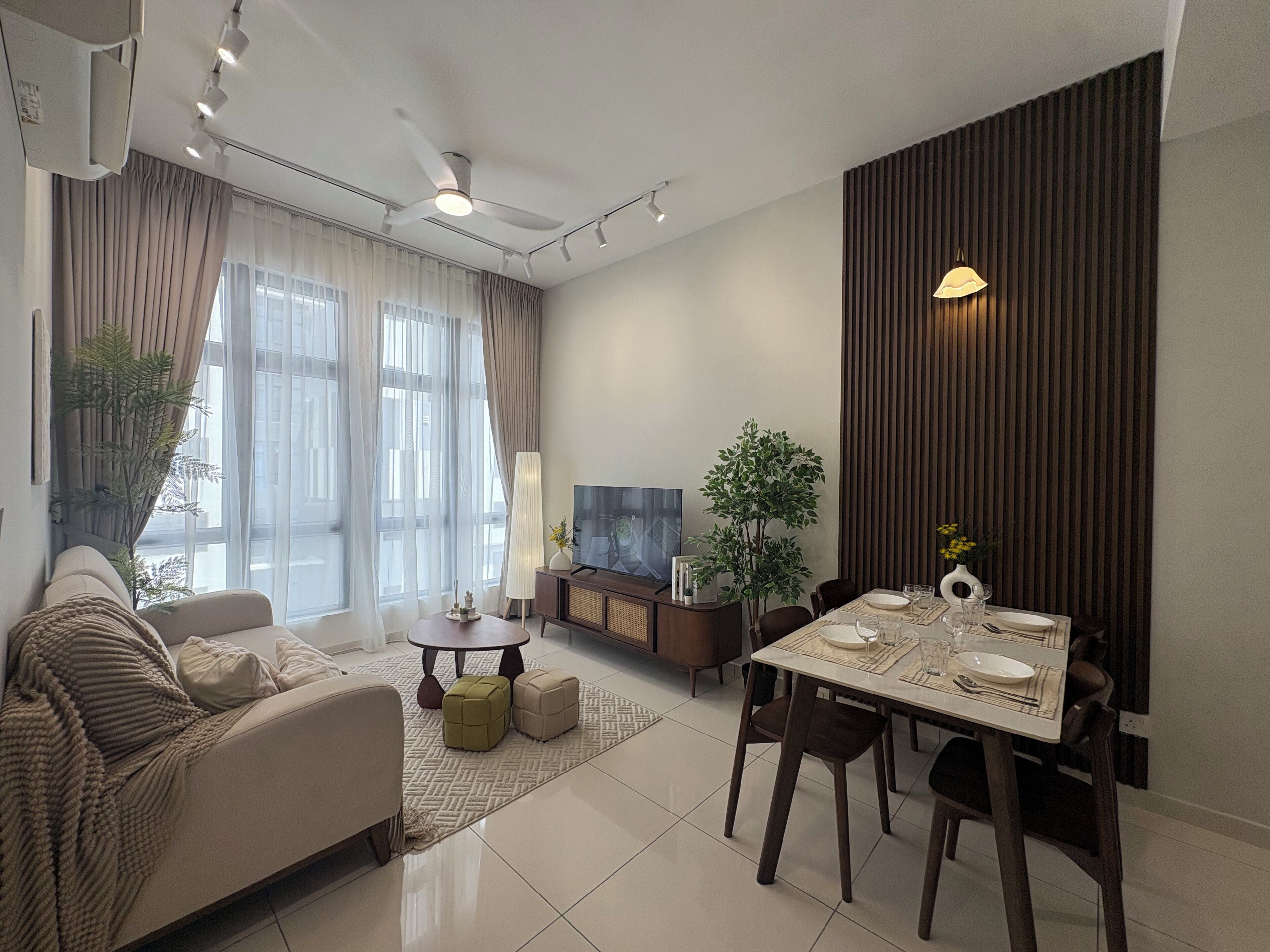 Economy Apartment | Living area