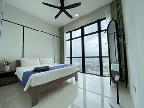 Escritorio, espacio para trabajar con un portátil, wifi gratis