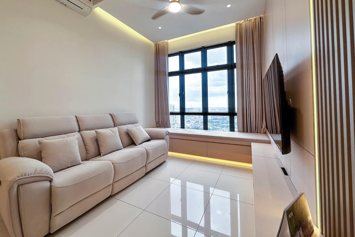 皇家公寓 | 起居區 | 55-吋平面電視,提供數位頻道