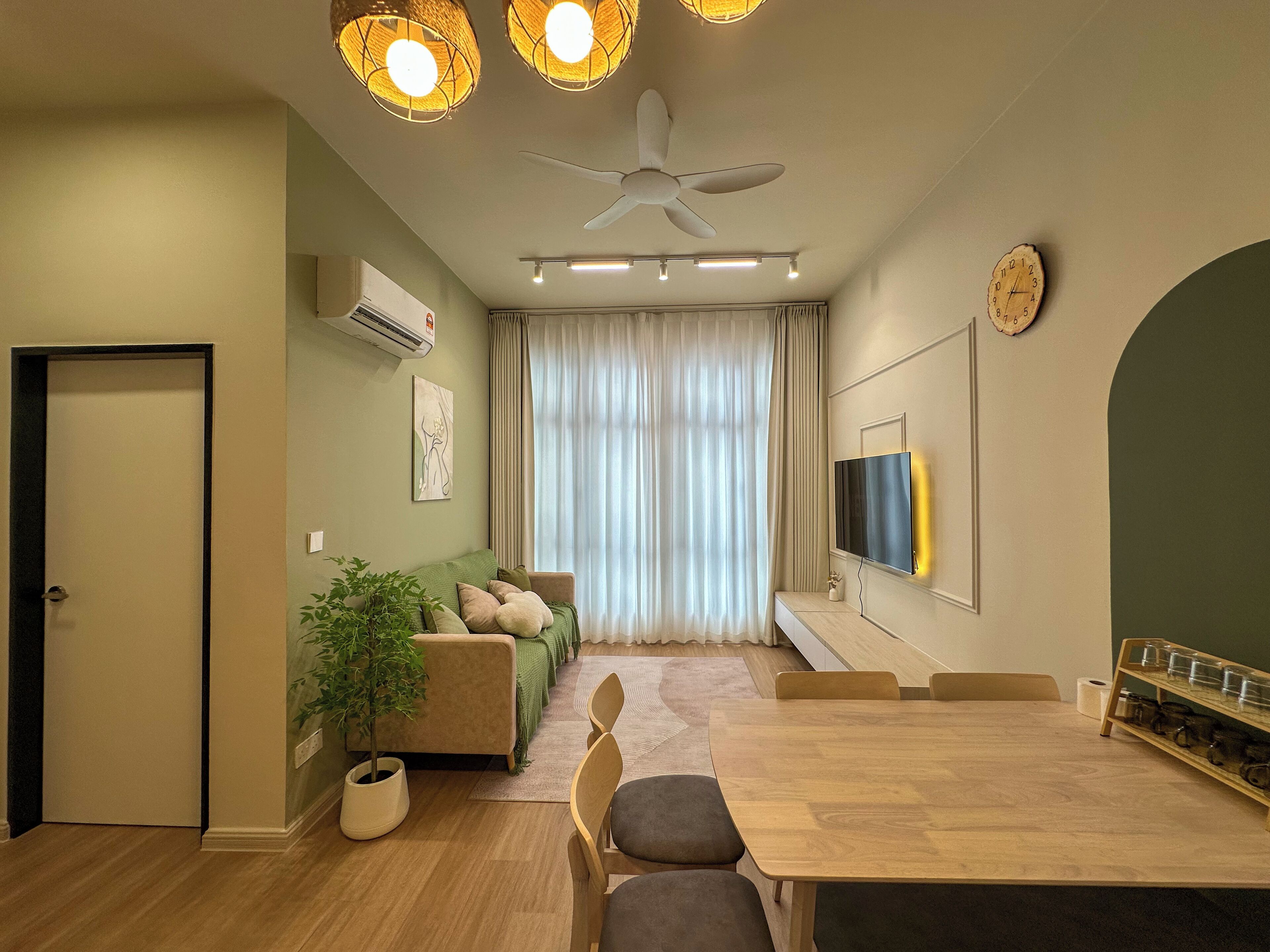 Economy Apartment | Living area