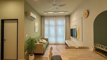 Economy Apartment | Living area