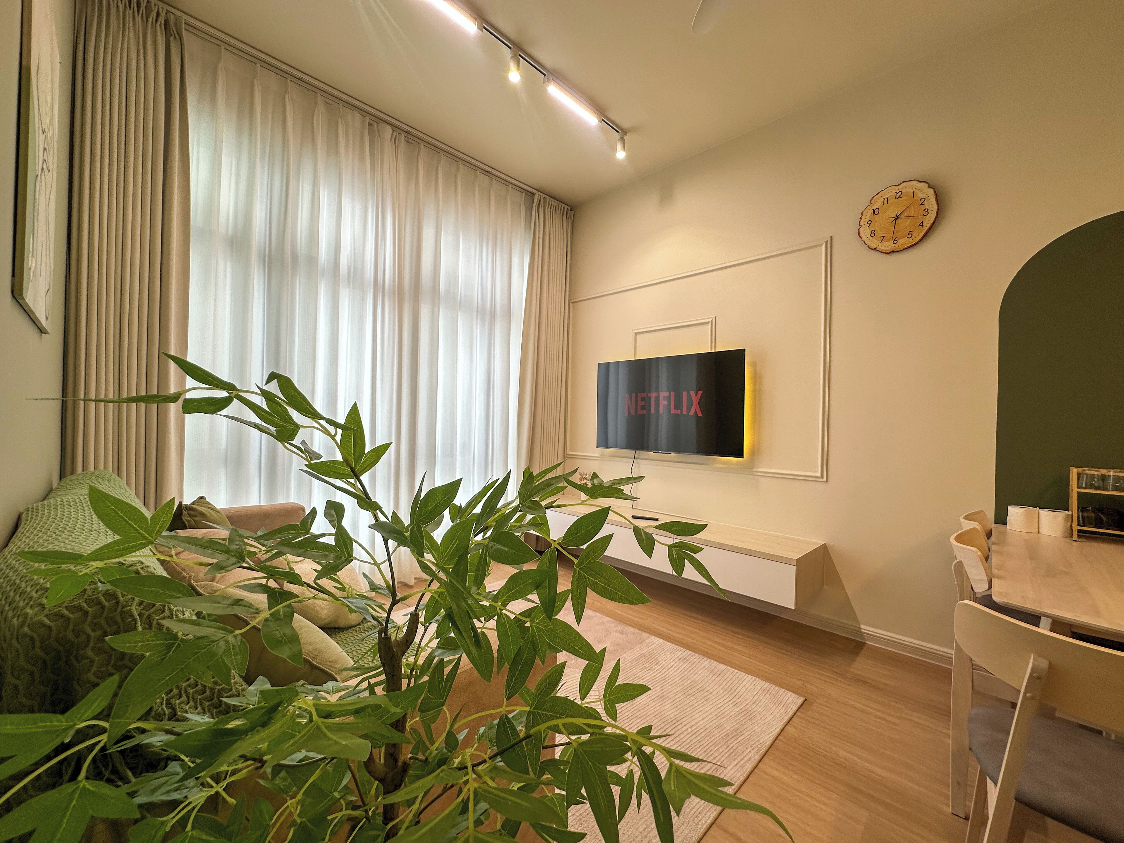 Economy Apartment | Living area