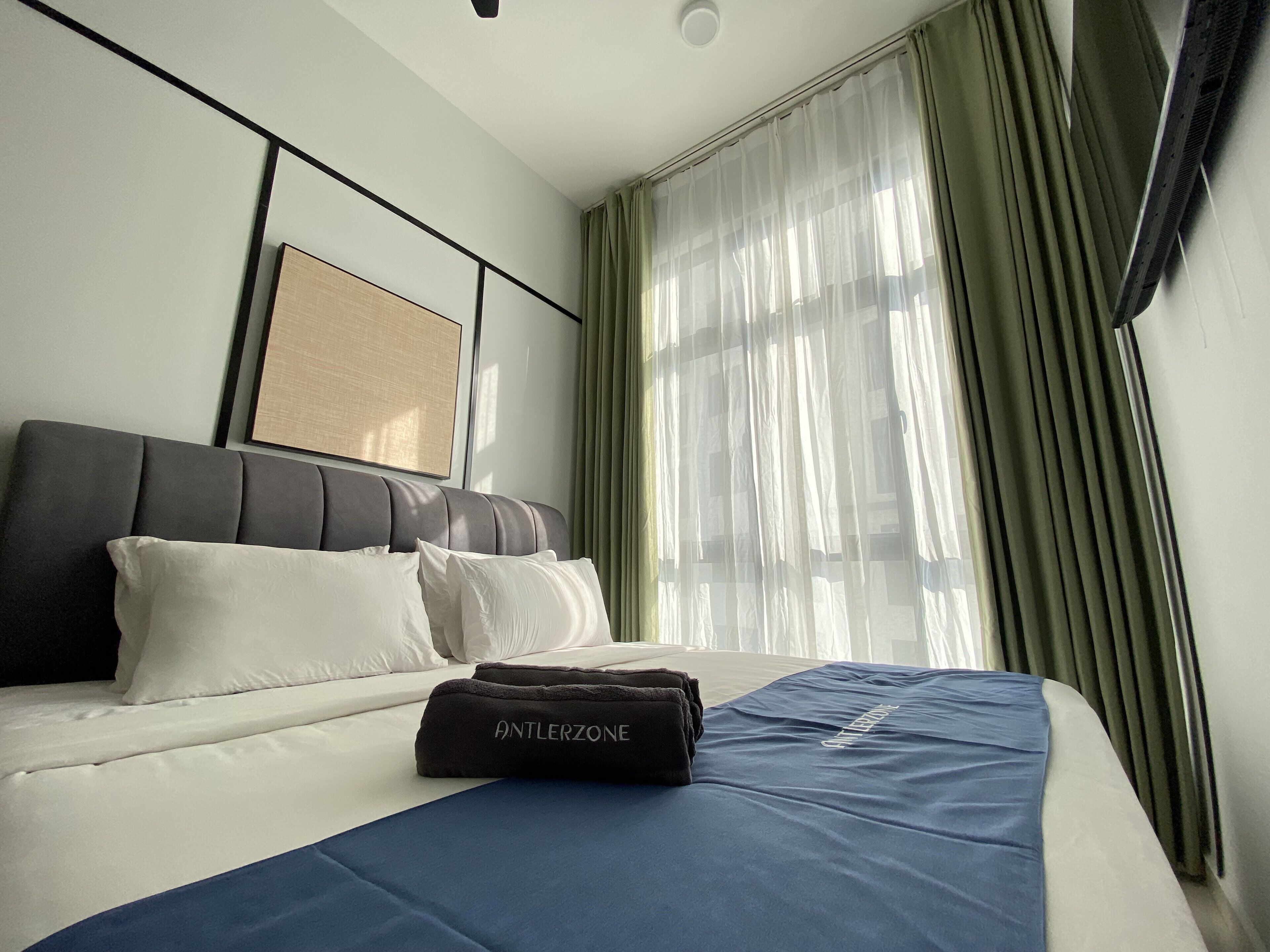 Desk, laptop workspace, free WiFi, bed sheets