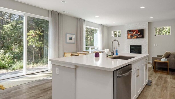 Coffee/tea maker, fridge, microwave, oven - Perch - Modern End-Unit Surrounded by Nature (Oak Harbor)