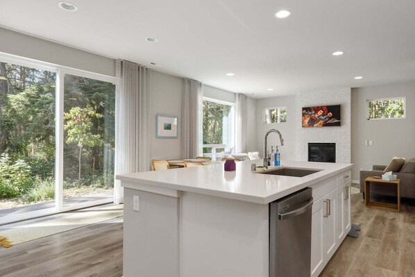 Fridge, microwave, oven, stovetop - Perch - Modern End-Unit Surrounded by Nature (Oak Harbor)